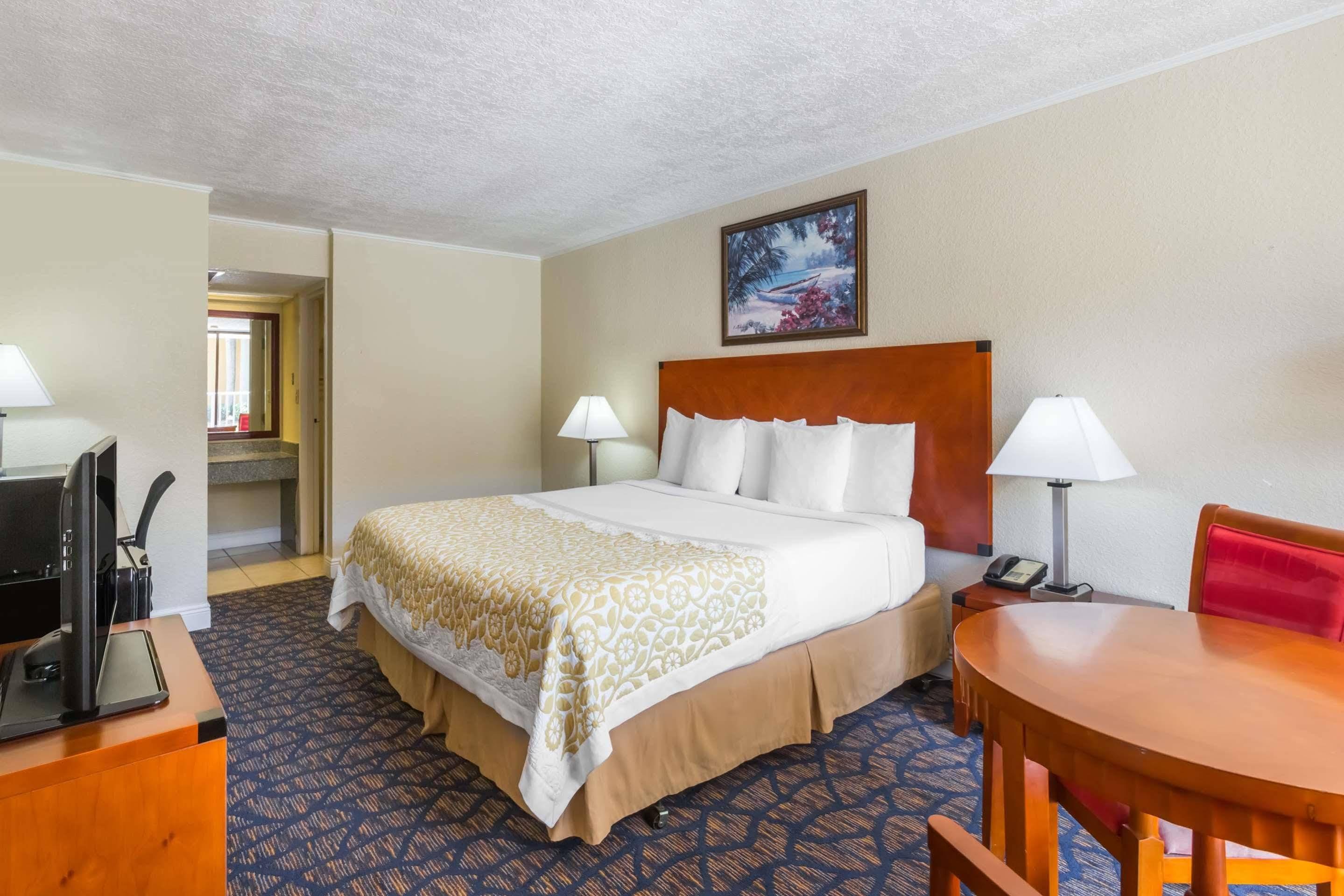 Days Inn & Suites By Wyndham Clermont Ngoại thất bức ảnh