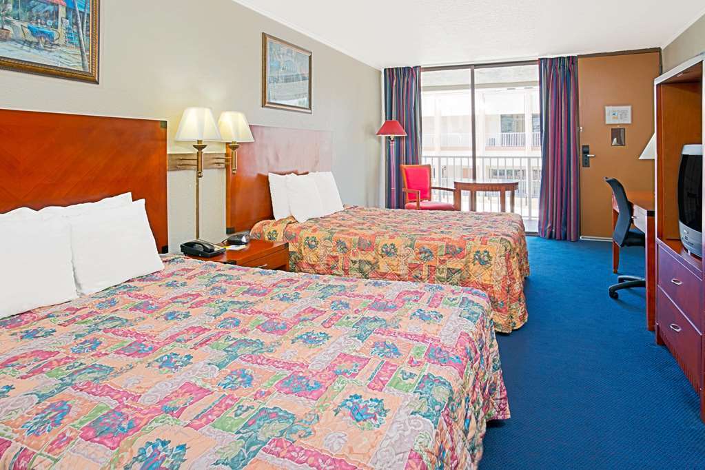 Days Inn & Suites By Wyndham Clermont Phòng bức ảnh