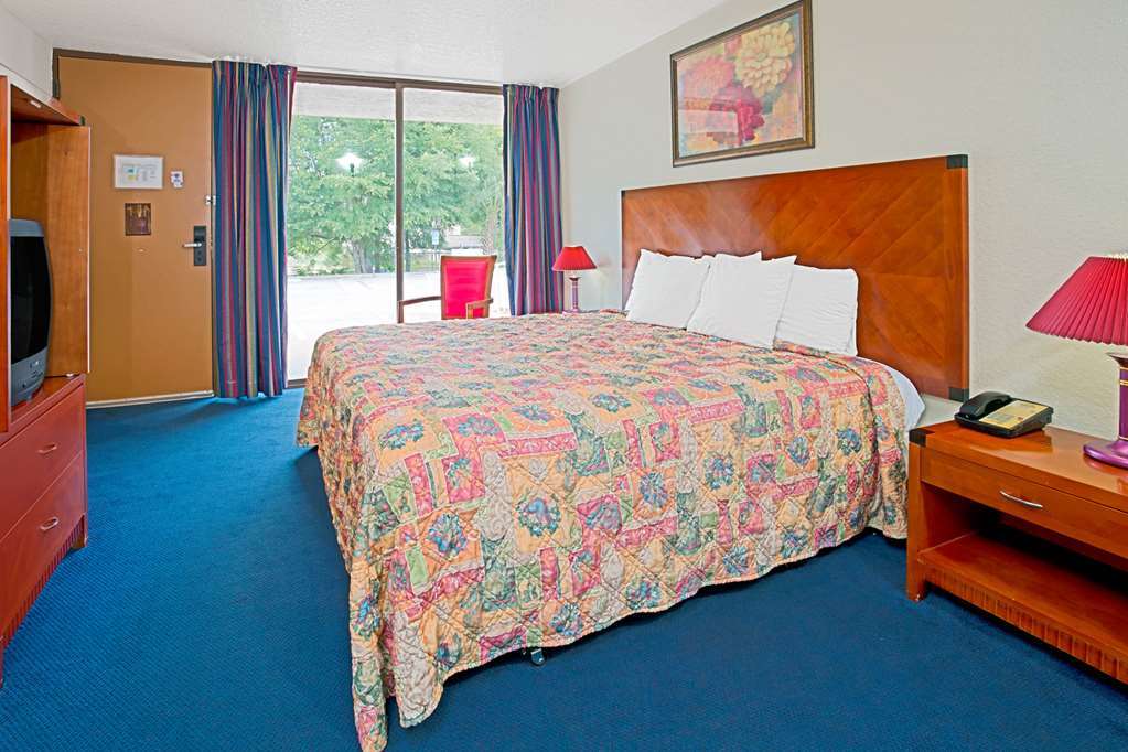Days Inn & Suites By Wyndham Clermont Phòng bức ảnh