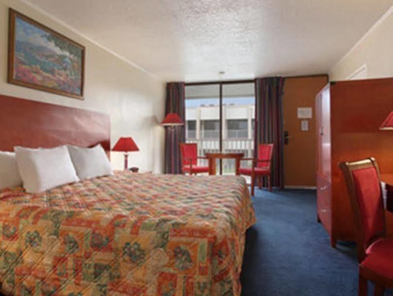 Days Inn & Suites By Wyndham Clermont Ngoại thất bức ảnh